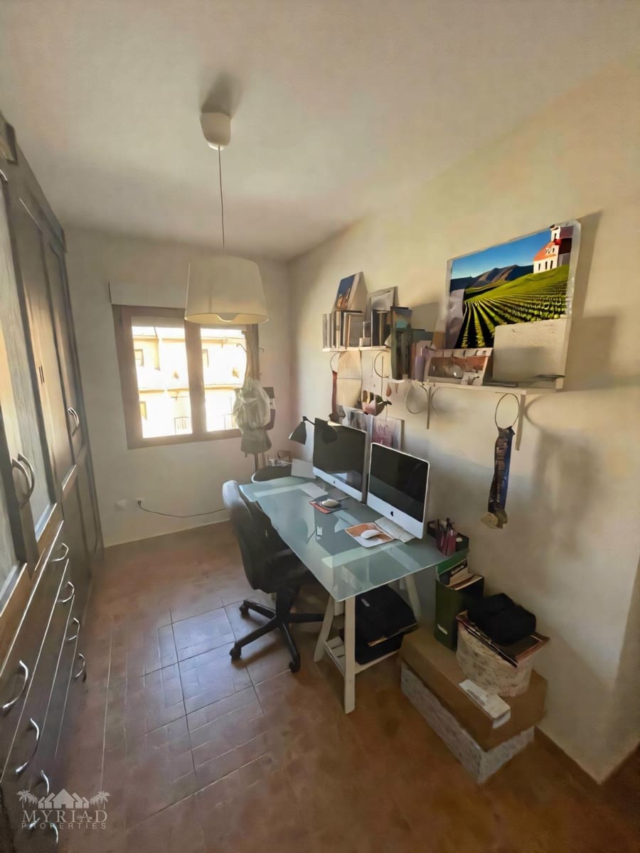 4 makuuhuone Omakotitalo myytävänä paikassa Pinoso mukana uima-altaan - 195 000 € (Ref: 4579570)