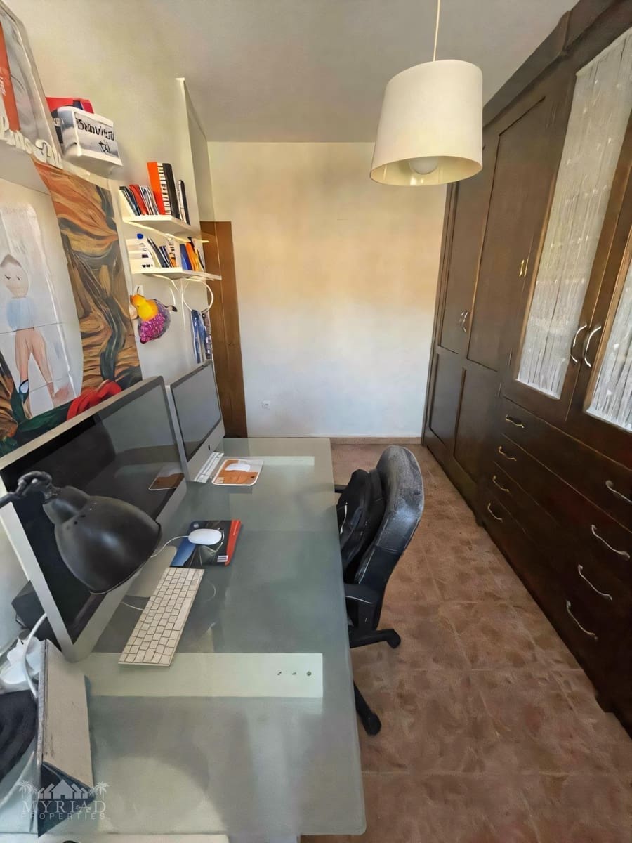 4 makuuhuone Omakotitalo myytävänä paikassa Pinoso mukana uima-altaan - 195 000 € (Ref: 4579570)