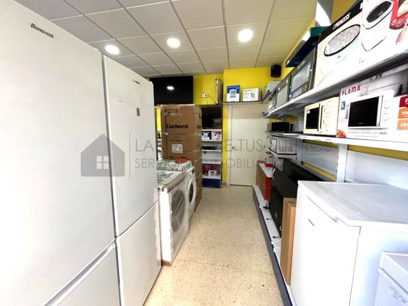 Kommersiell til salgs i Sax med svømmebasseng - € 84 000 (Ref: 4680568)