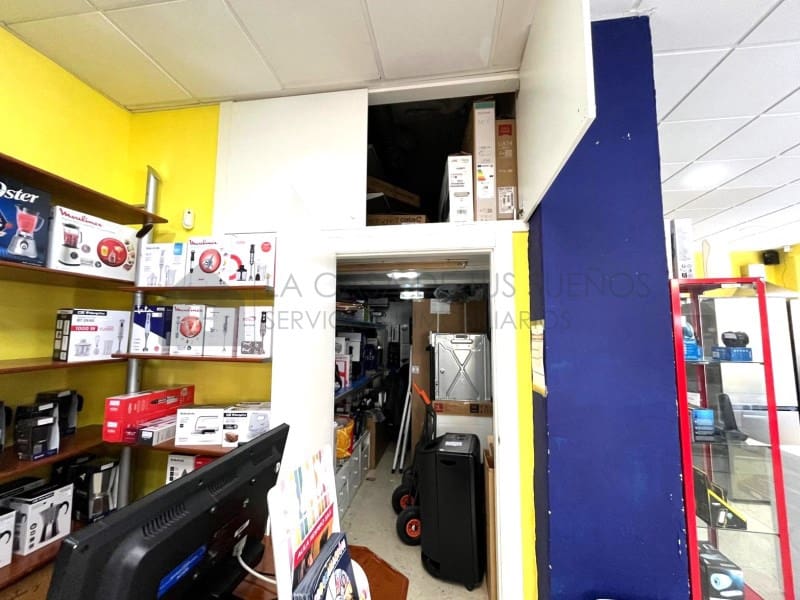 Kommersiell til salgs i Sax med svømmebasseng - € 84 000 (Ref: 4680568)