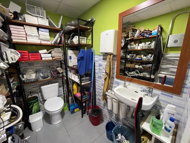 Kommersiell til salgs i Sax med svømmebasseng - € 84 000 (Ref: 4680568)