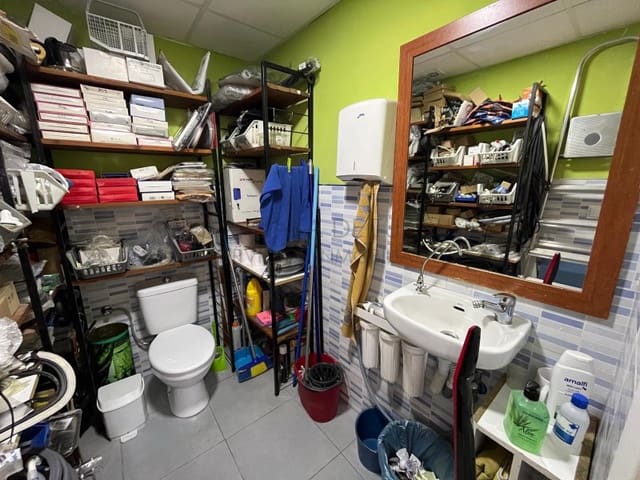 Kommersiell til salgs i Sax med svømmebasseng - € 84 000 (Ref: 4680568)