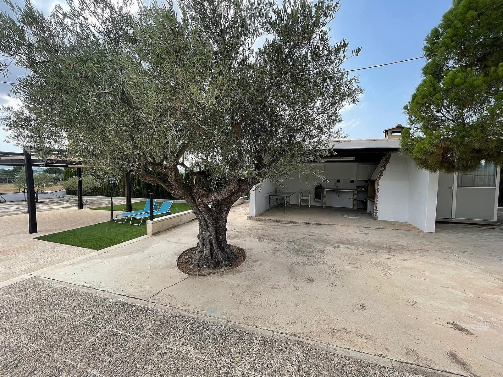 4 bedroom Villa for sale in Yecla with pool - € 359,995 (Ref: 4704733)