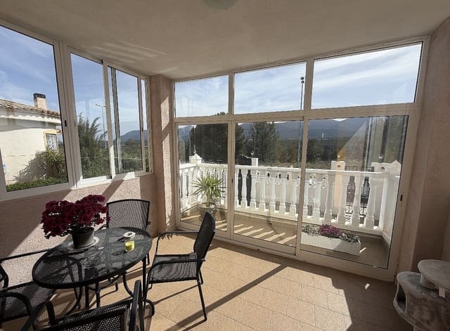 4 soveværelse Villa til salg i Castalla med swimmingpool garage - € 268.000 (Ref: 4867289)