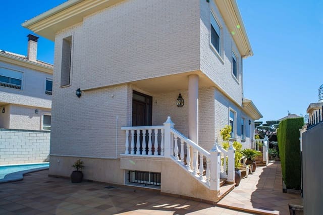 Chalet de 3 habitaciones en Elda en venta con piscina - 430.000 € (Ref: 4880372)