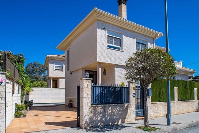 Chalet de 3 habitaciones en Elda en venta con piscina - 430.000 € (Ref: 4880372)