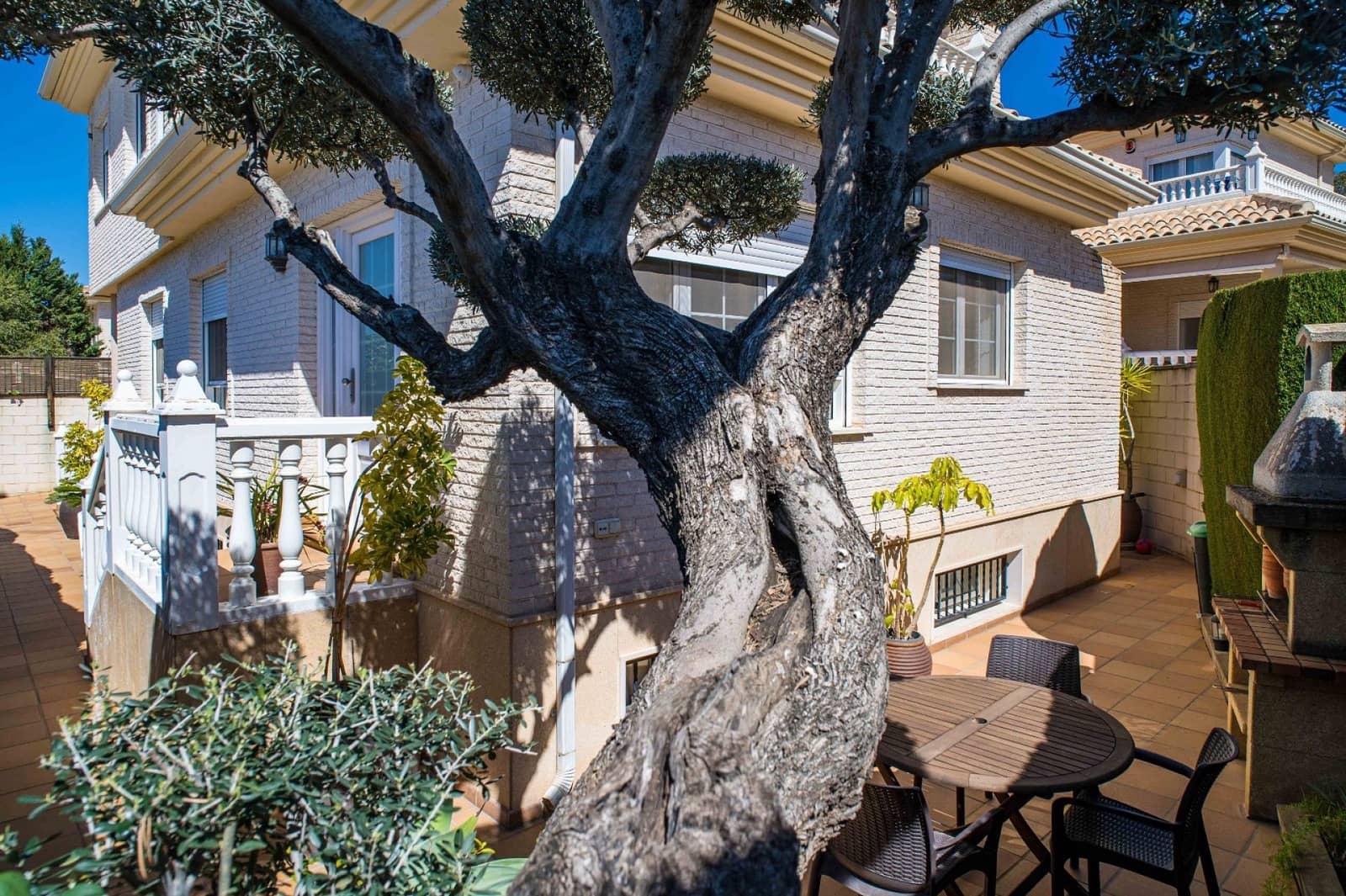 Chalet de 3 habitaciones en Elda en venta con piscina - 430.000 € (Ref: 4880372)