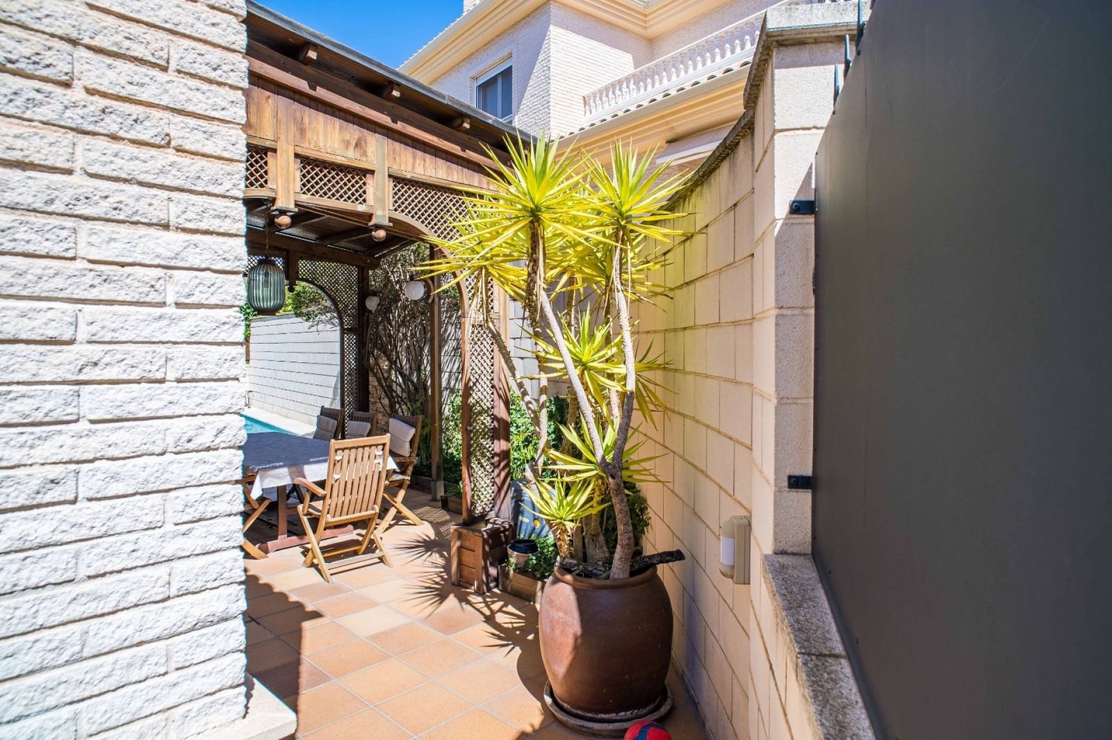 Chalet de 3 habitaciones en Elda en venta con piscina - 430.000 € (Ref: 4880372)