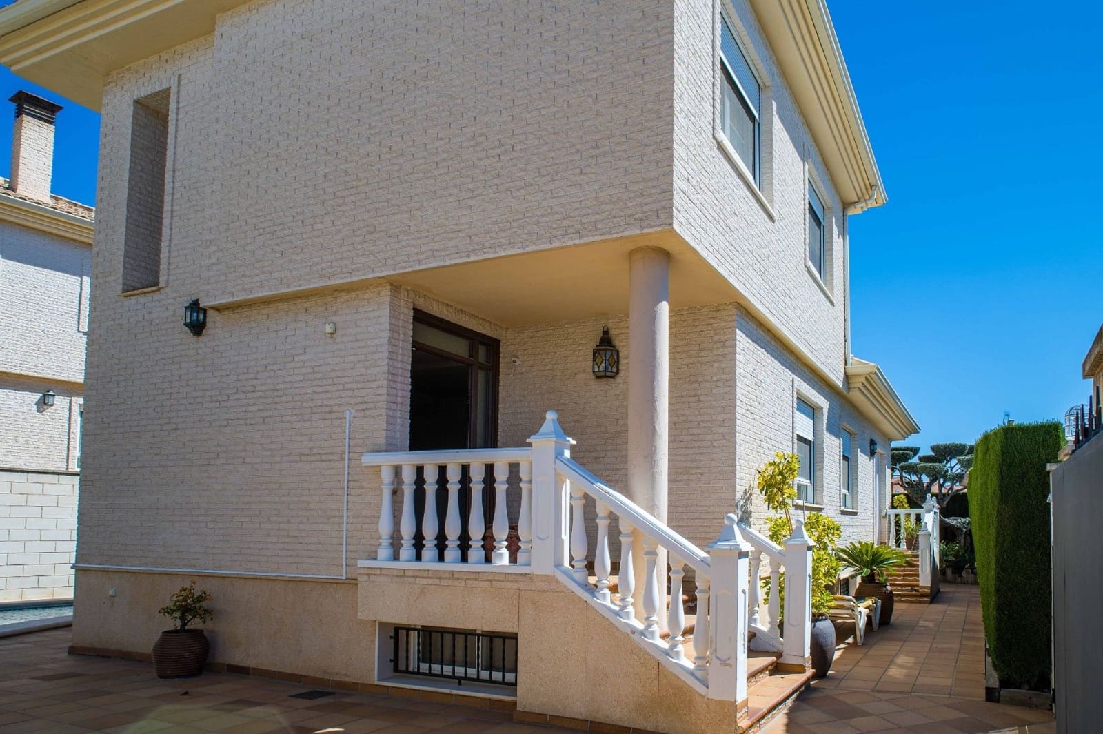 Chalet de 3 habitaciones en Elda en venta con piscina - 430.000 € (Ref: 4880372)