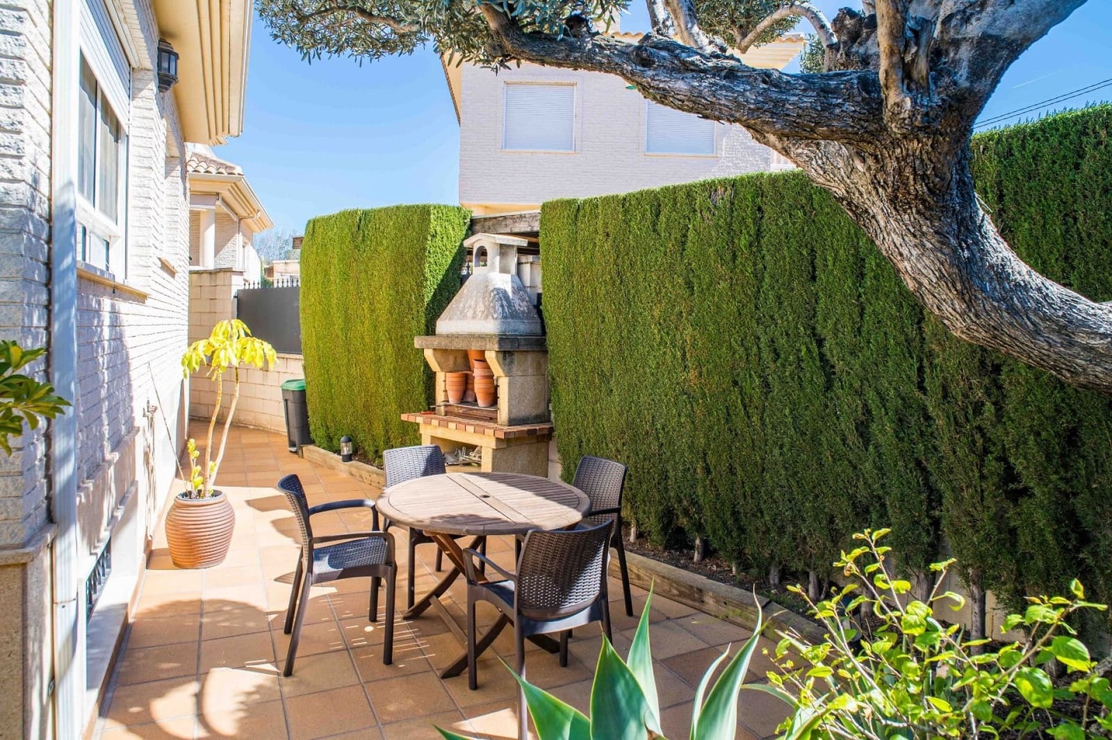 Chalet de 3 habitaciones en Elda en venta con piscina - 430.000 € (Ref: 4880372)