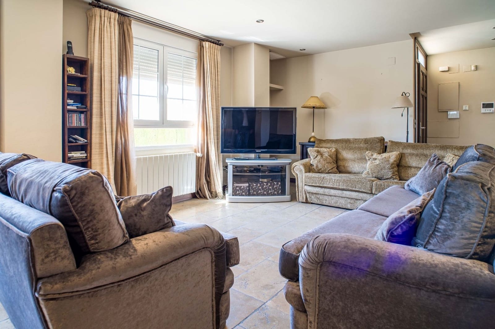 Chalet de 3 habitaciones en Elda en venta con piscina - 430.000 € (Ref: 4880372)