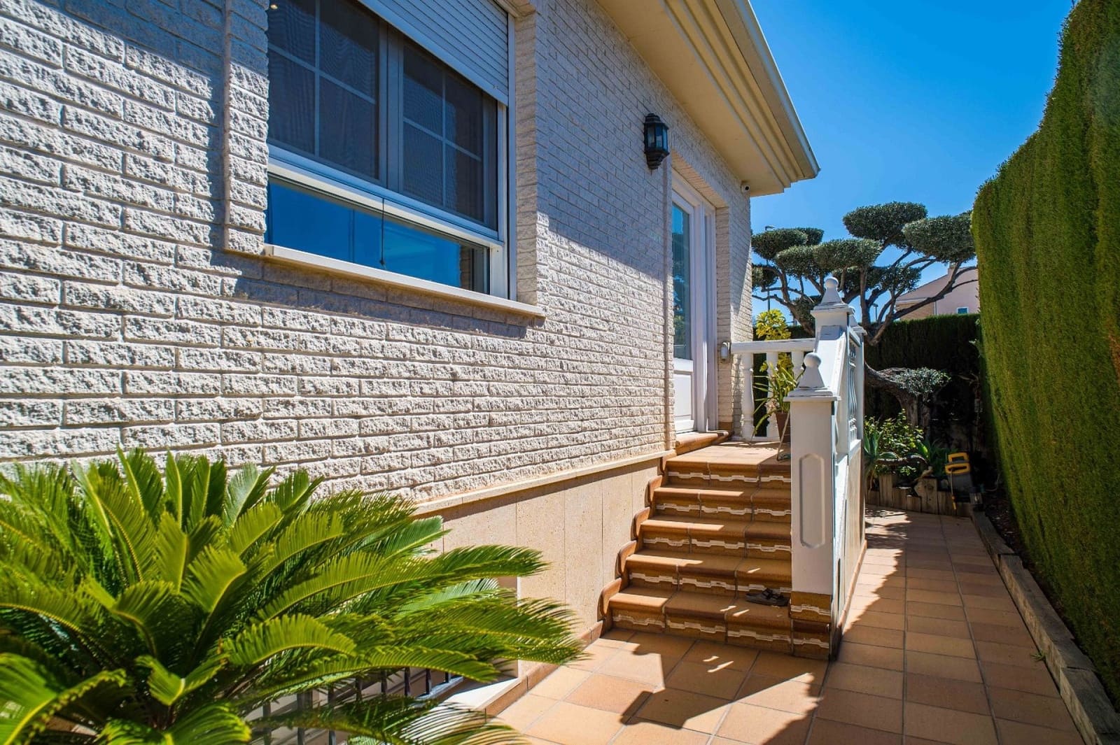 Chalet de 3 habitaciones en Elda en venta con piscina - 430.000 € (Ref: 4880372)