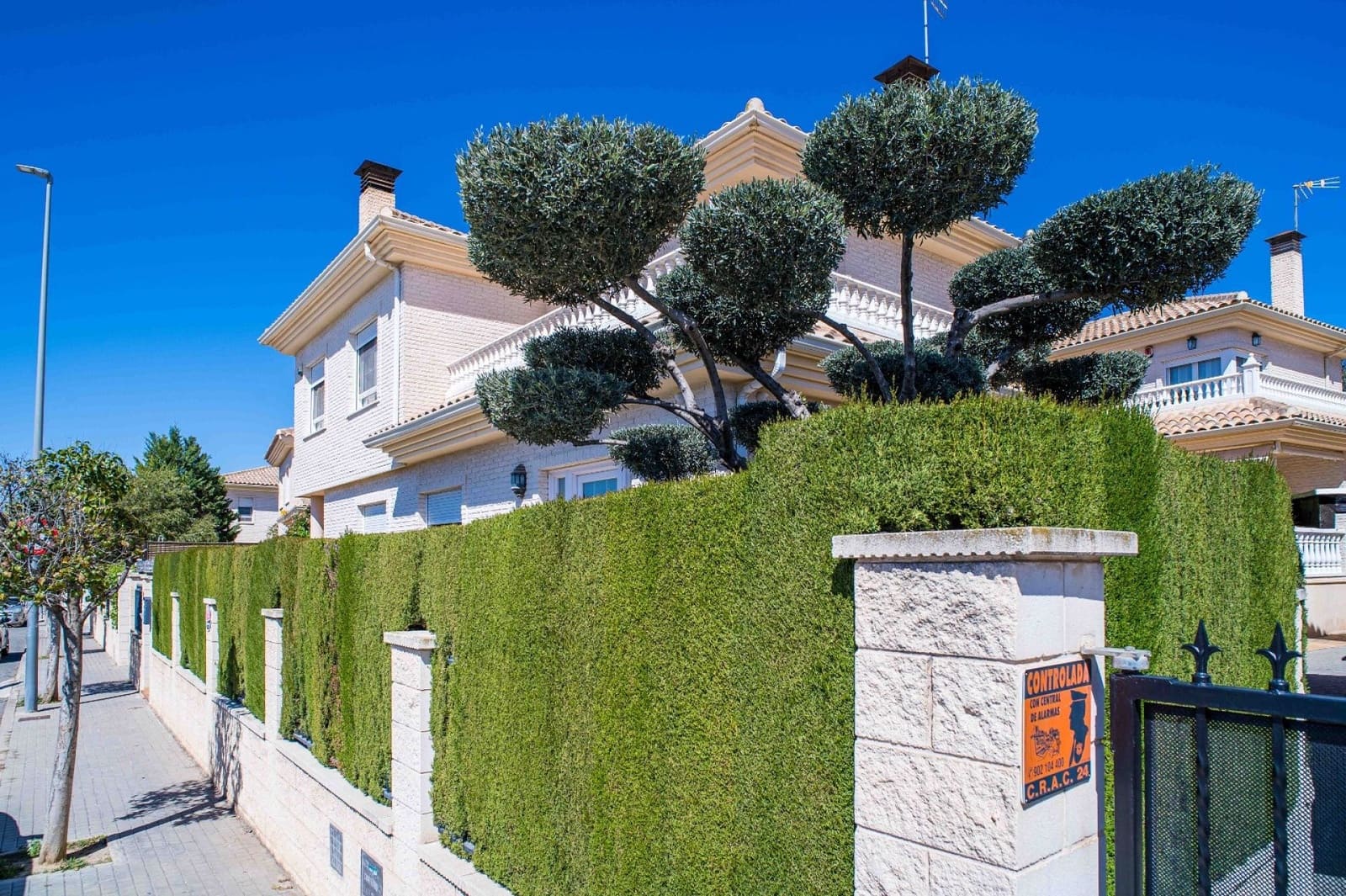 Chalet de 3 habitaciones en Elda en venta con piscina - 430.000 € (Ref: 4880372)