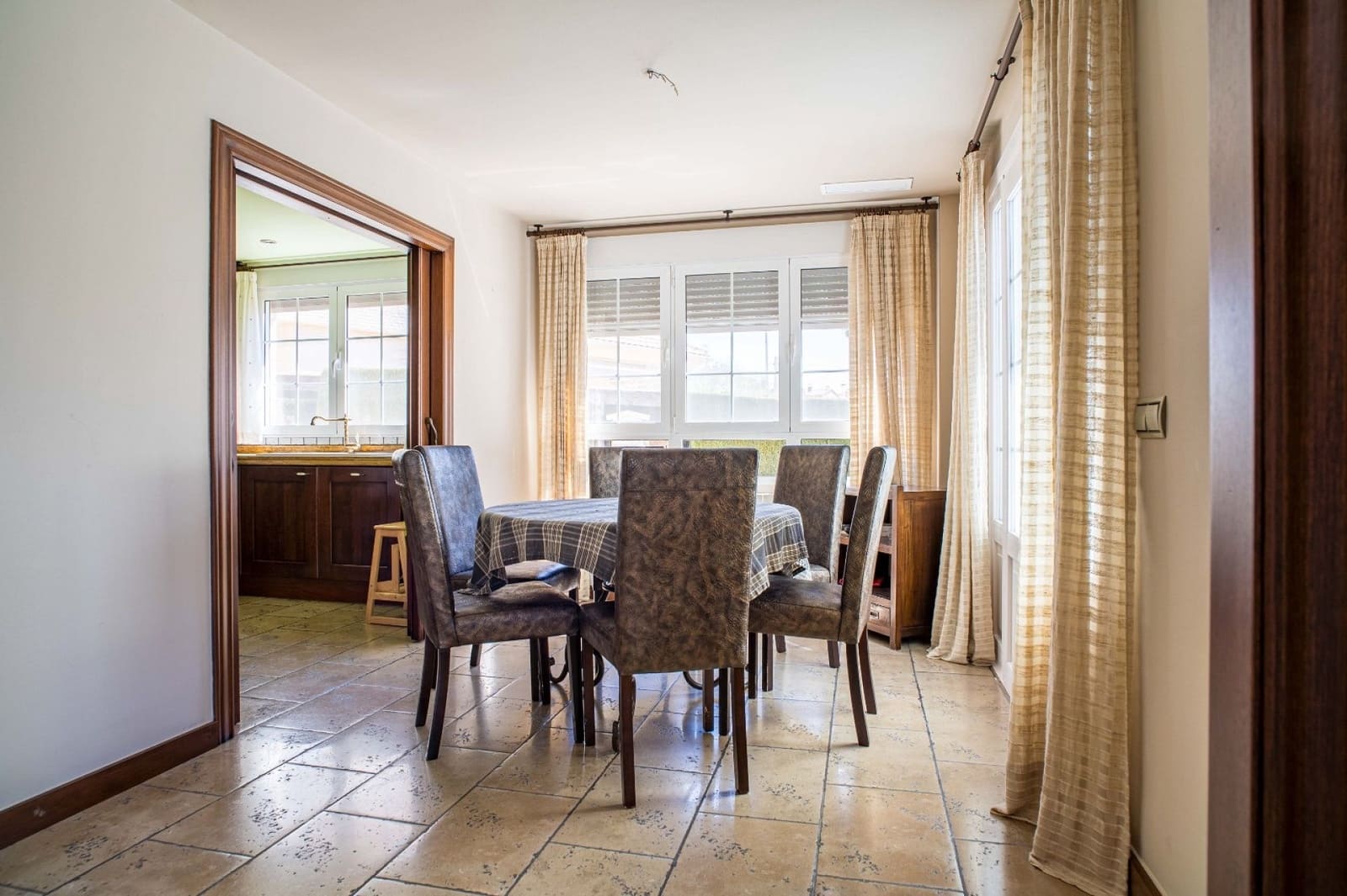 Chalet de 3 habitaciones en Elda en venta con piscina - 430.000 € (Ref: 4880372)