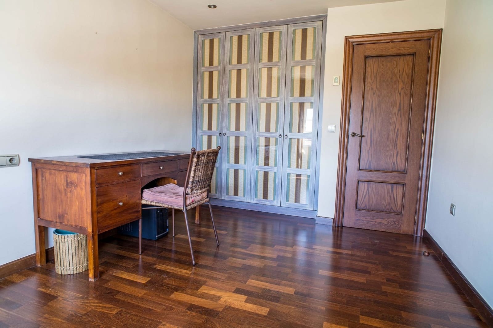 Chalet de 3 habitaciones en Elda en venta con piscina - 430.000 € (Ref: 4880372)