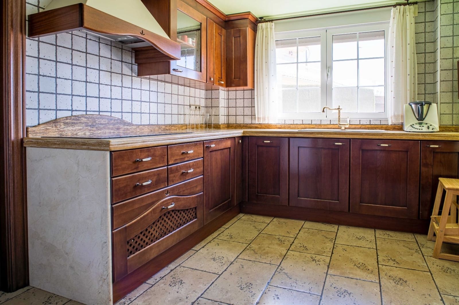 Chalet de 3 habitaciones en Elda en venta con piscina - 430.000 € (Ref: 4880372)