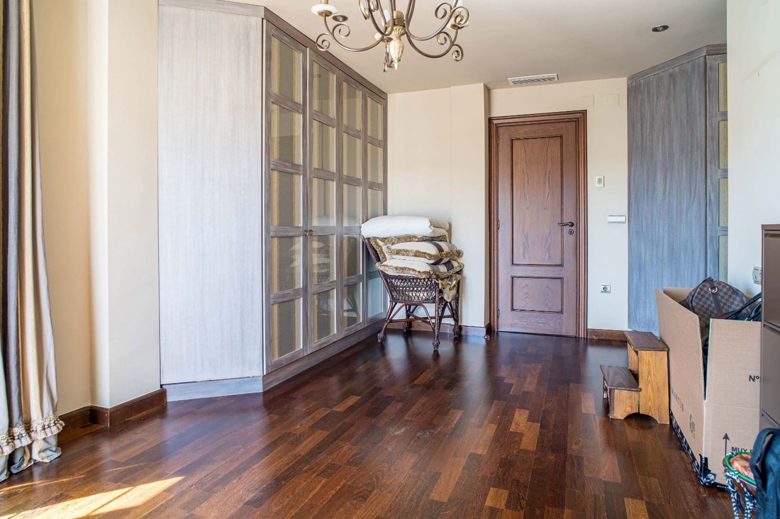 Chalet de 3 habitaciones en Elda en venta con piscina - 430.000 € (Ref: 4880372)