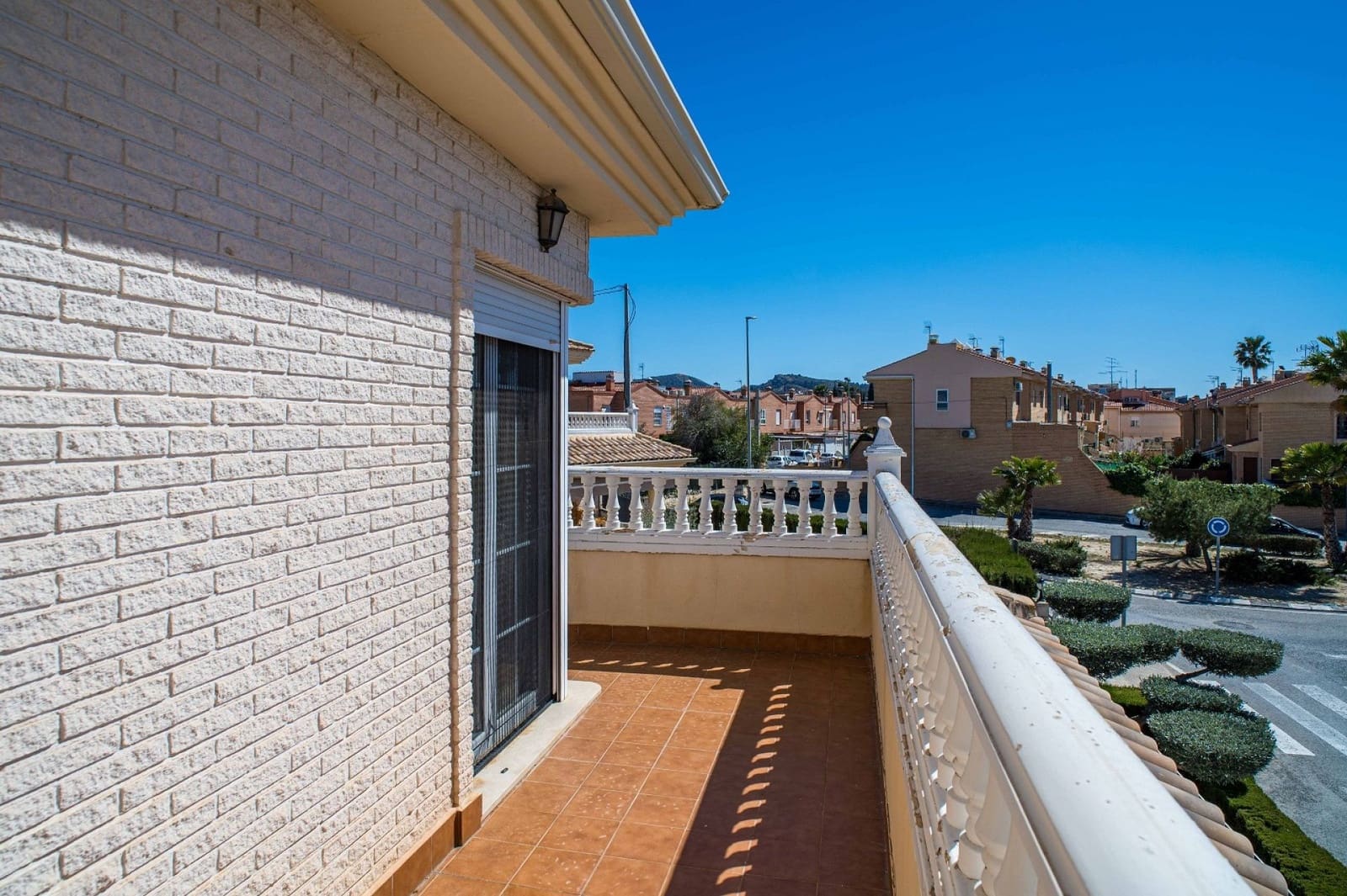 Chalet de 3 habitaciones en Elda en venta con piscina - 430.000 € (Ref: 4880372)