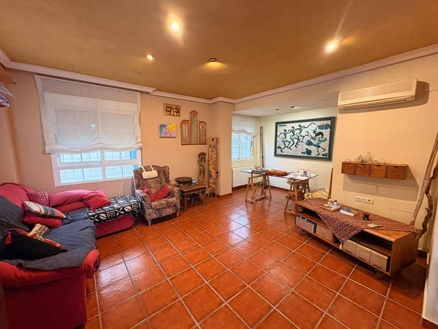 3 bedroom Semi-detached Villa for sale in Elda with pool - € 280,000 (Ref: 4957541)