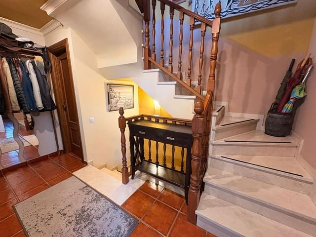 3 bedroom Semi-detached Villa for sale in Elda with pool - € 280,000 (Ref: 4957541)