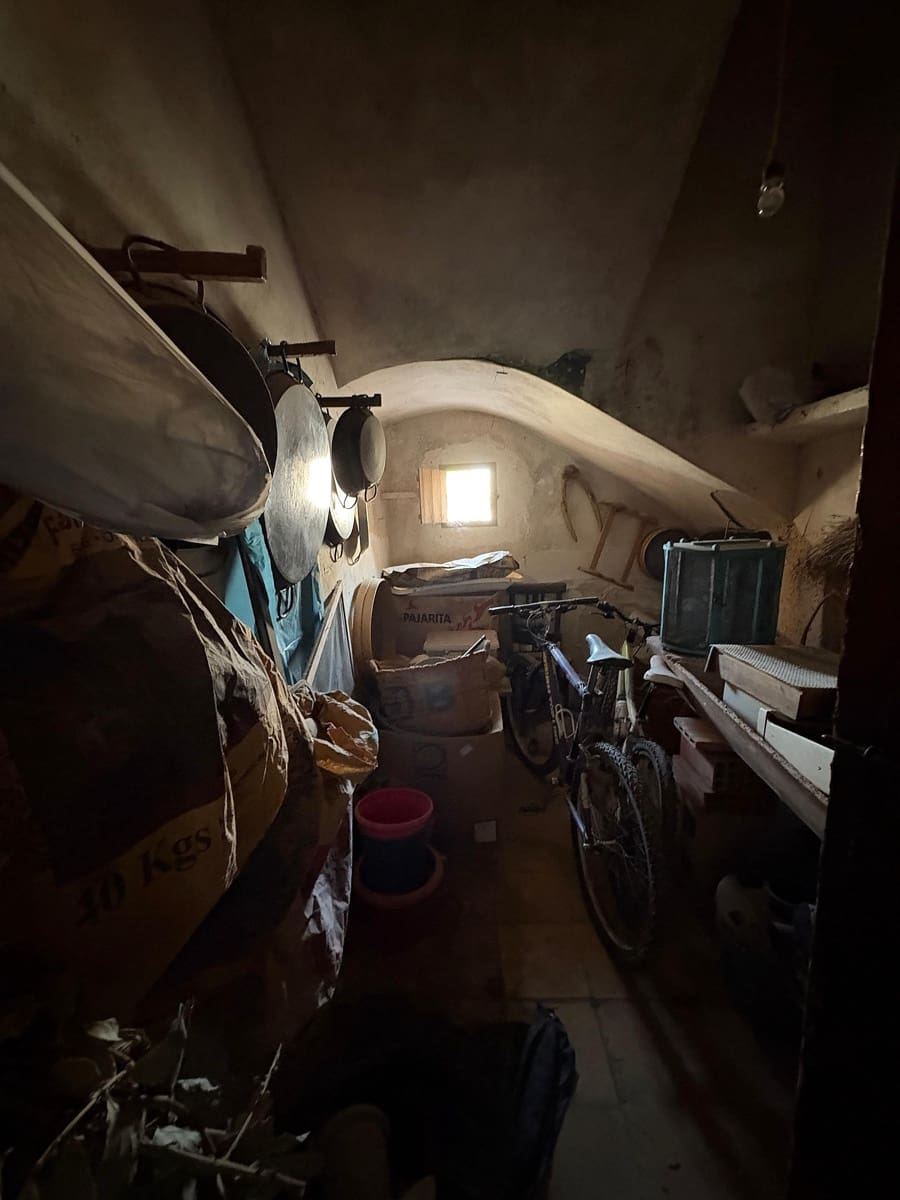 6 soverom Kjedet enebolig til salgs i Pinoso med svømmebasseng garasje - € 85 000 (Ref: 4957546)