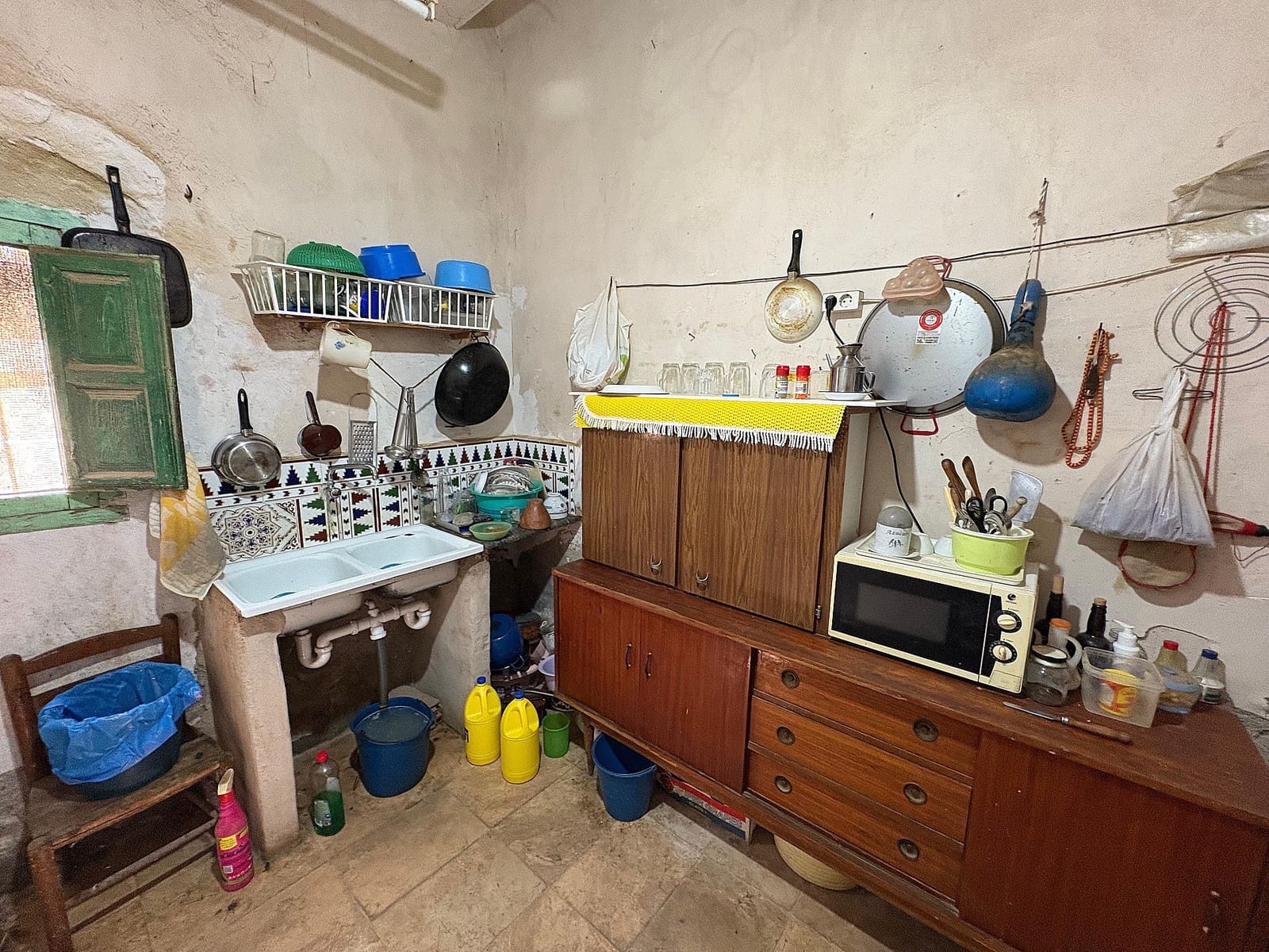 6 soverom Kjedet enebolig til salgs i Pinoso med svømmebasseng garasje - € 85 000 (Ref: 4957546)