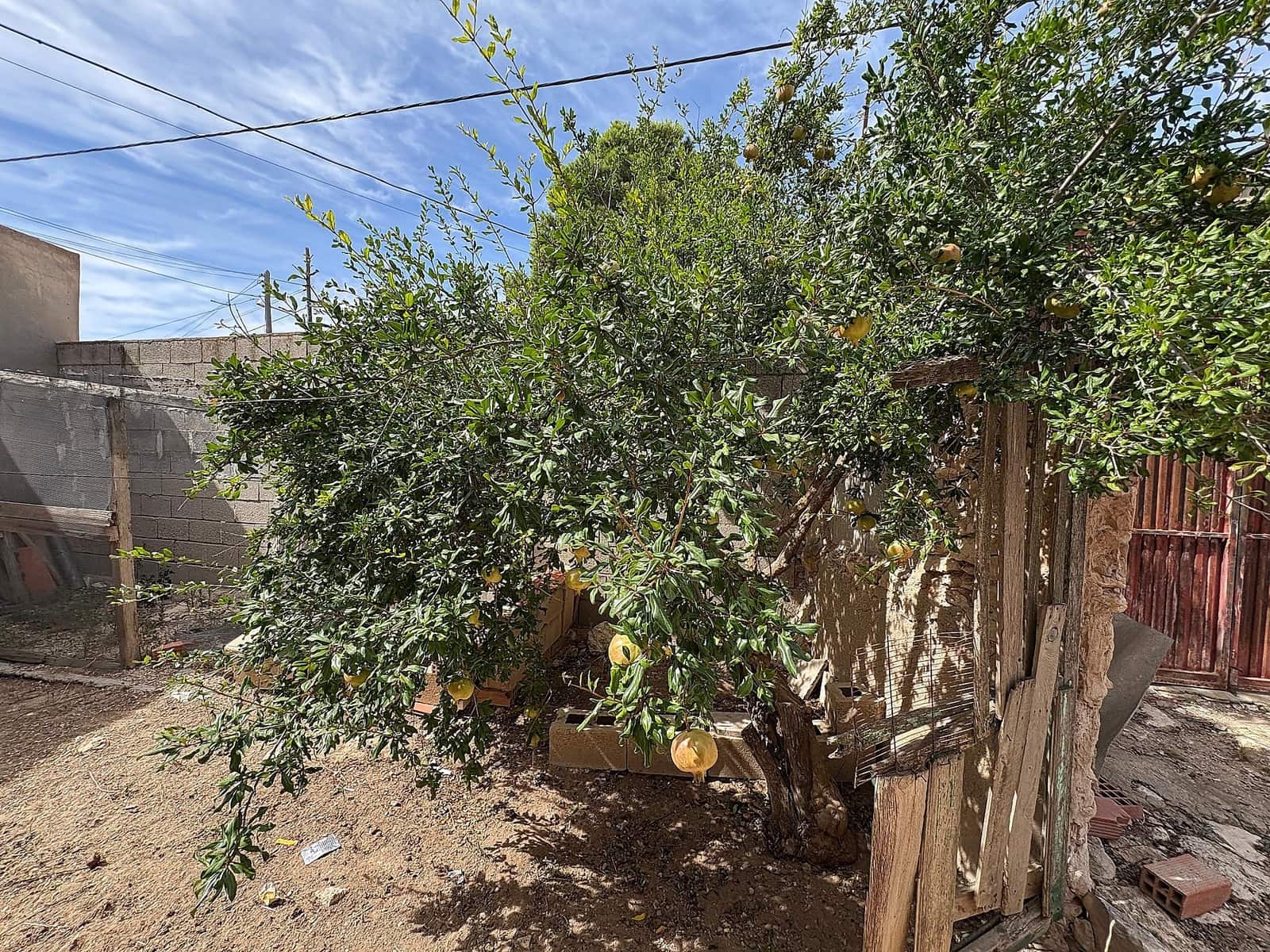 6 soverom Kjedet enebolig til salgs i Pinoso med svømmebasseng garasje - € 85 000 (Ref: 4957546)