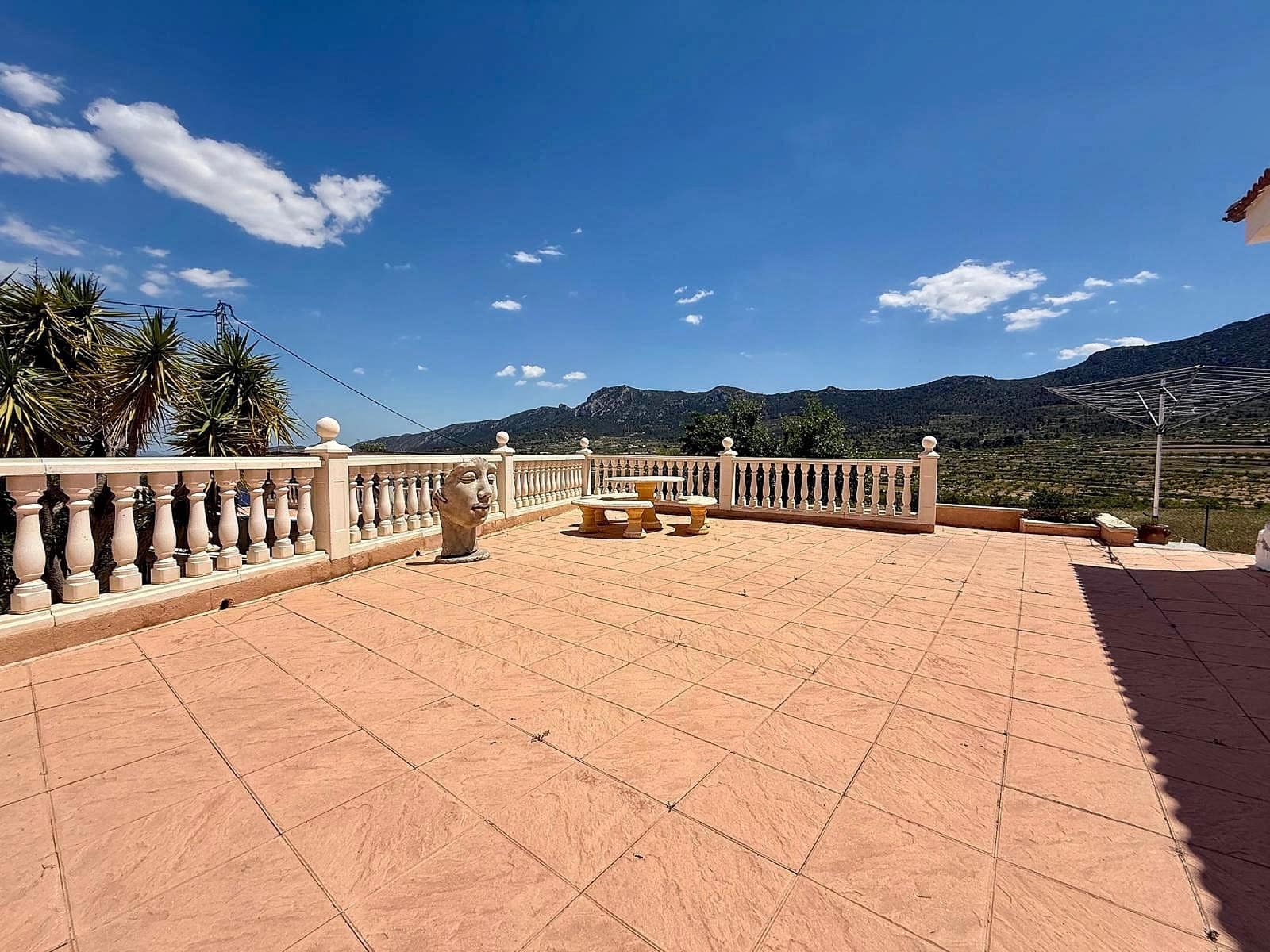 4 bedroom Villa for sale in La Romana with pool - € 369,995 (Ref: 5015852)