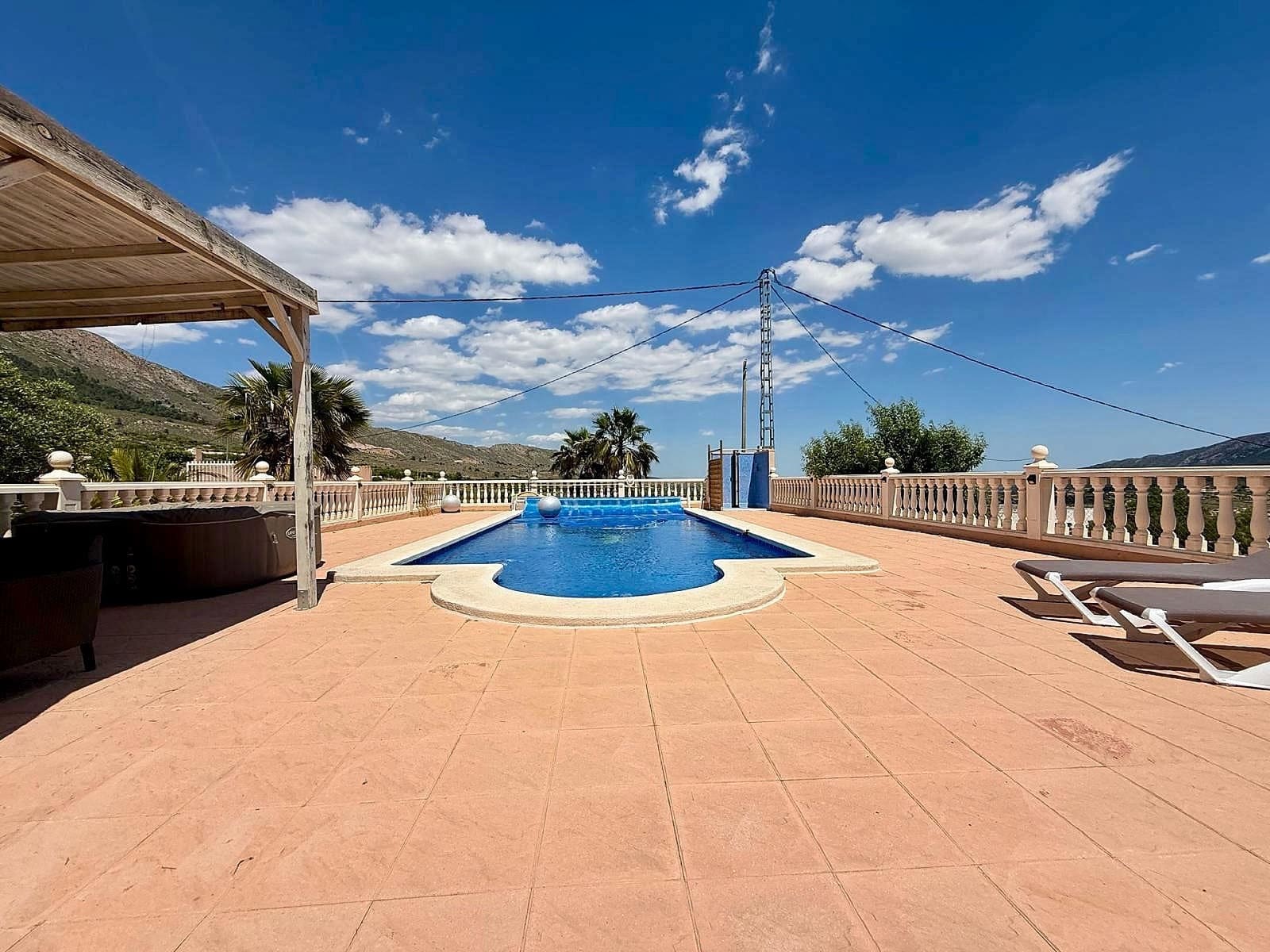 4 bedroom Villa for sale in La Romana with pool - € 369,995 (Ref: 5015852)
