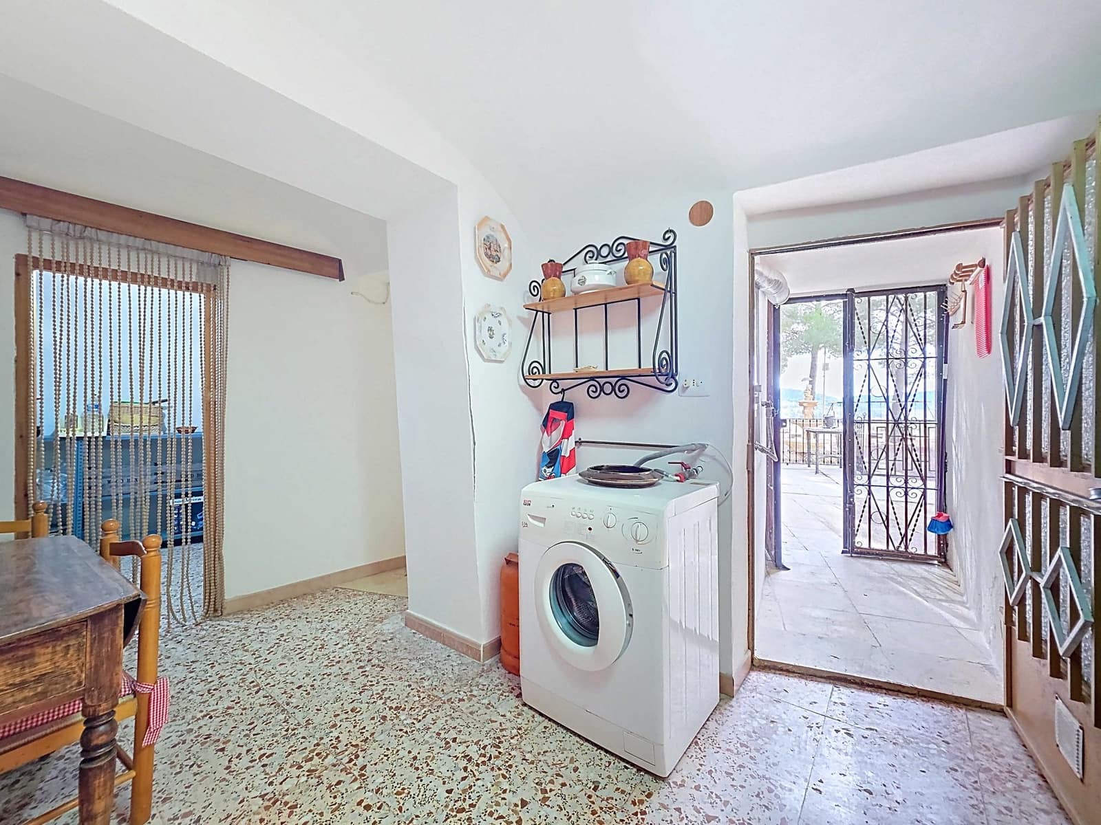 4 soverom Grottehus til salgs i Pinoso med garasje - € 159 950 (Ref: 5095915)