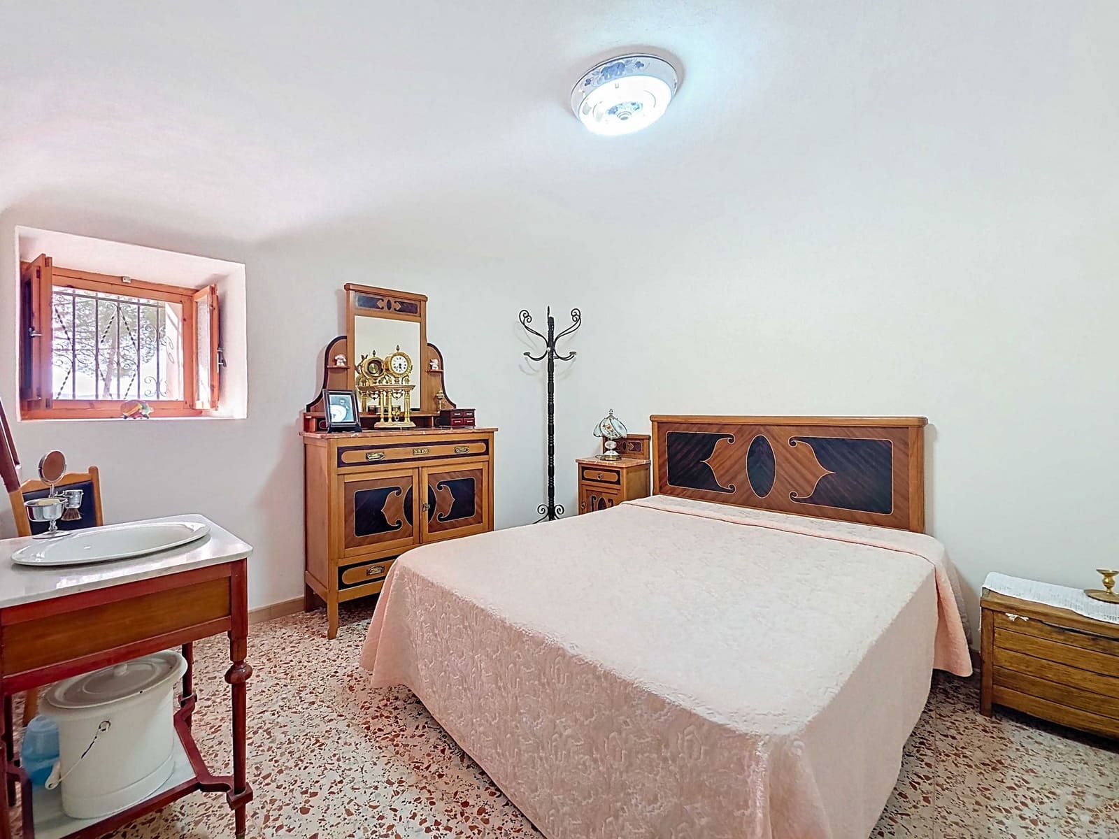 4 soverom Grottehus til salgs i Pinoso med garasje - € 159 950 (Ref: 5095915)