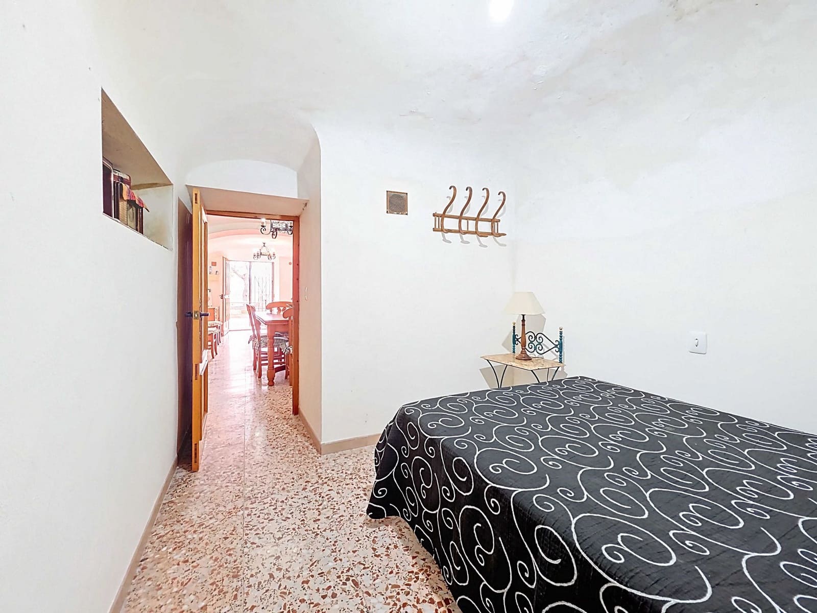 4 soverom Grottehus til salgs i Pinoso med garasje - € 159 950 (Ref: 5095915)