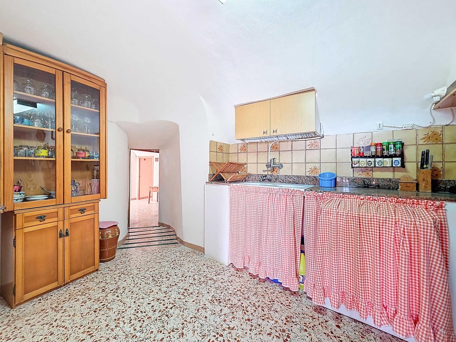 4 soverom Grottehus til salgs i Pinoso med garasje - € 159 950 (Ref: 5095915)