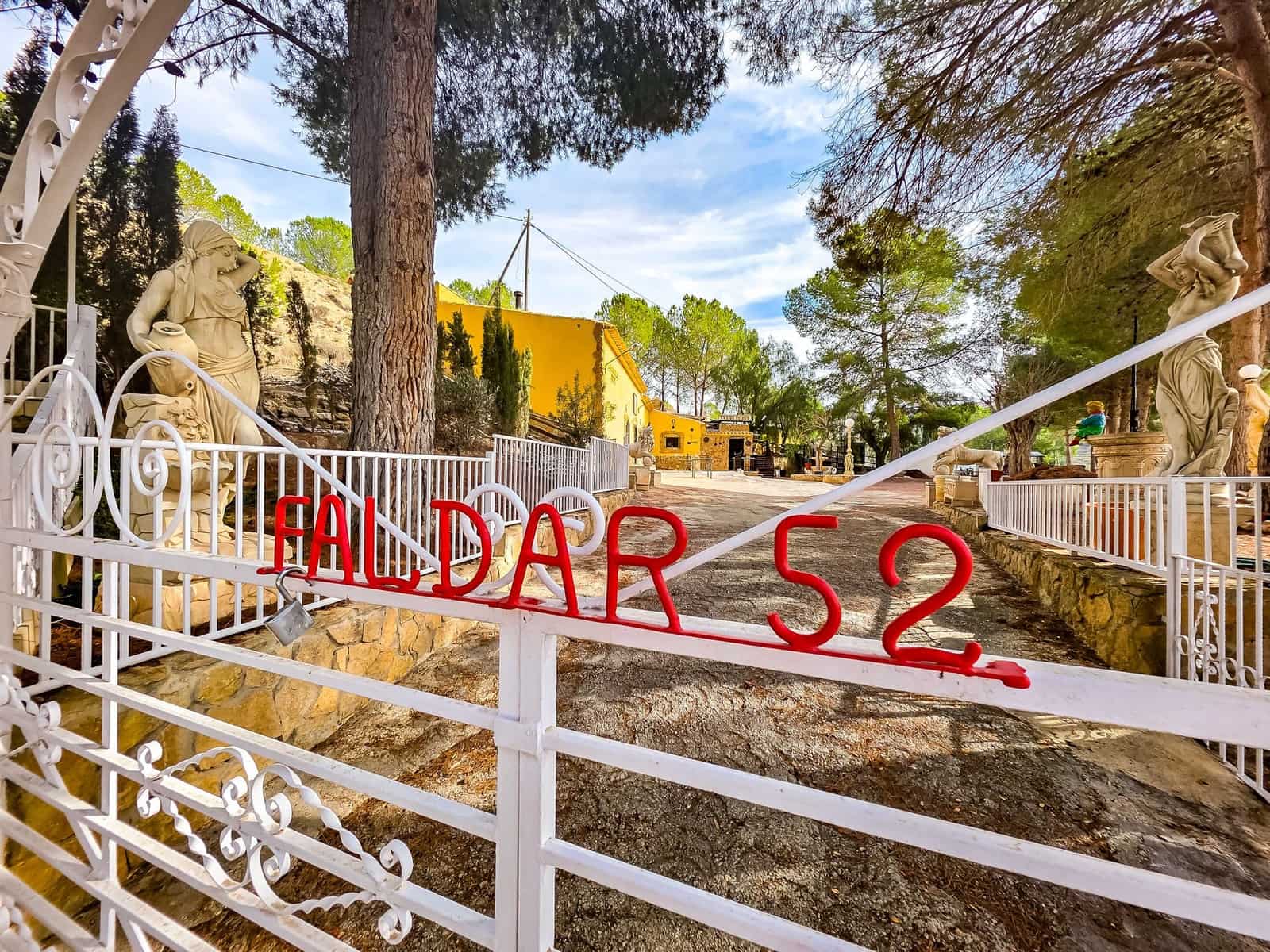 4 soverom Grottehus til salgs i Pinoso med garasje - € 159 950 (Ref: 5095915)