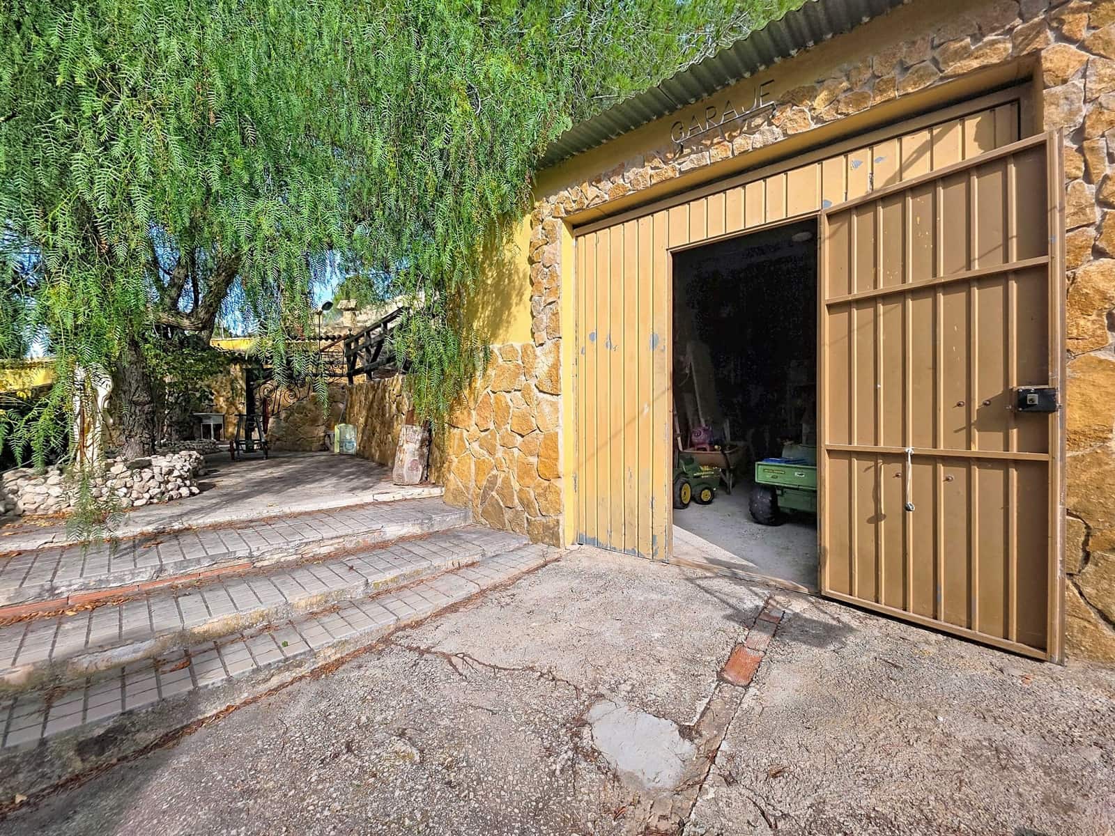 4 soverom Grottehus til salgs i Pinoso med garasje - € 159 950 (Ref: 5095915)