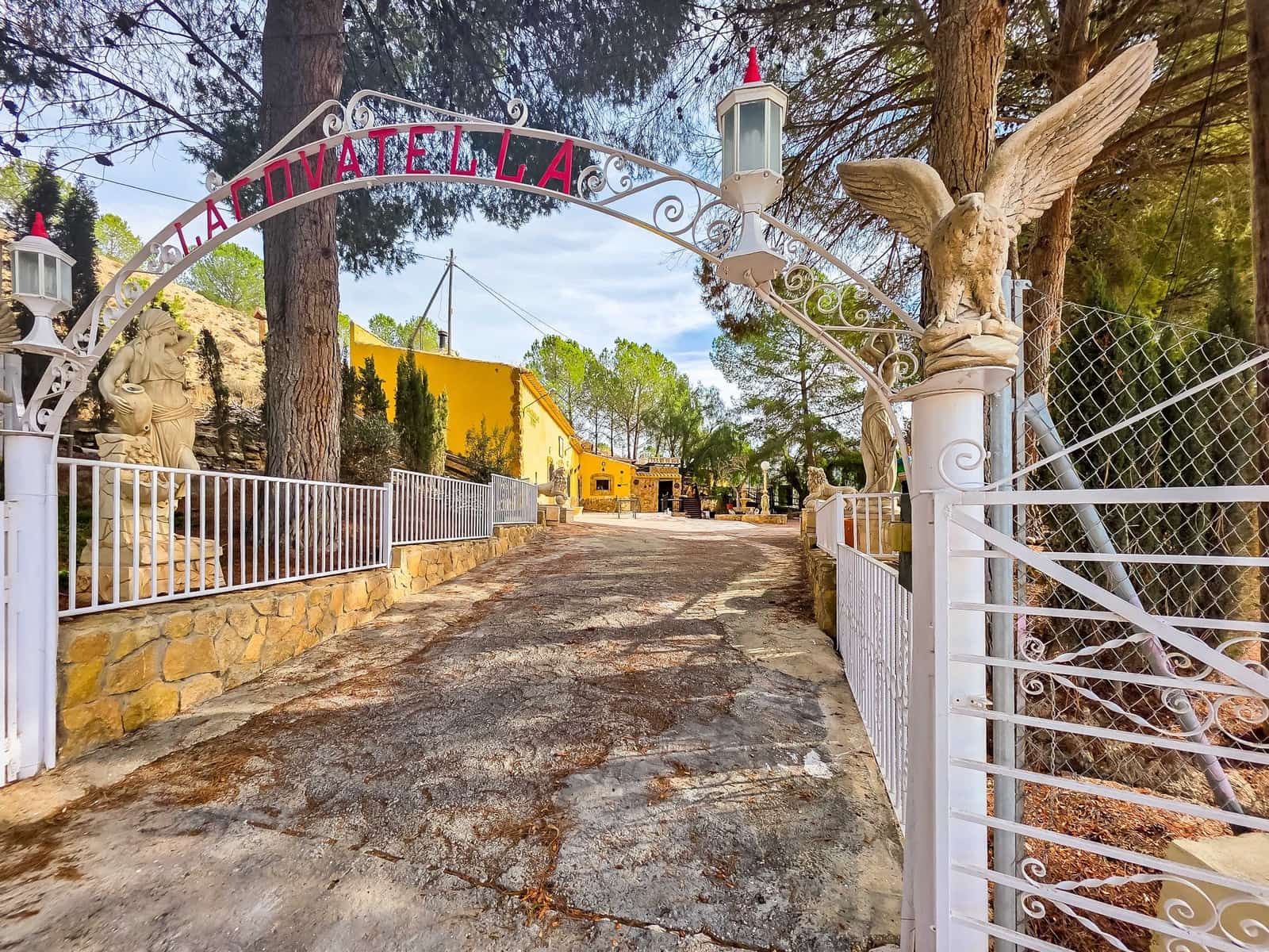 4 soverom Grottehus til salgs i Pinoso med garasje - € 159 950 (Ref: 5095915)