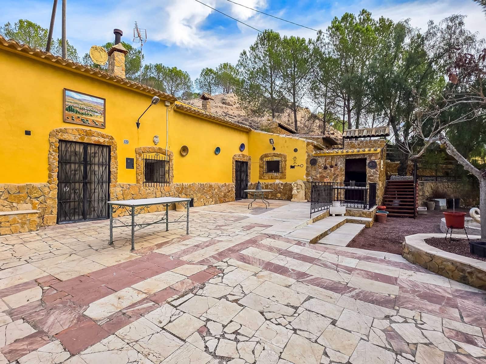 4 soverom Grottehus til salgs i Pinoso med garasje - € 159 950 (Ref: 5095915)