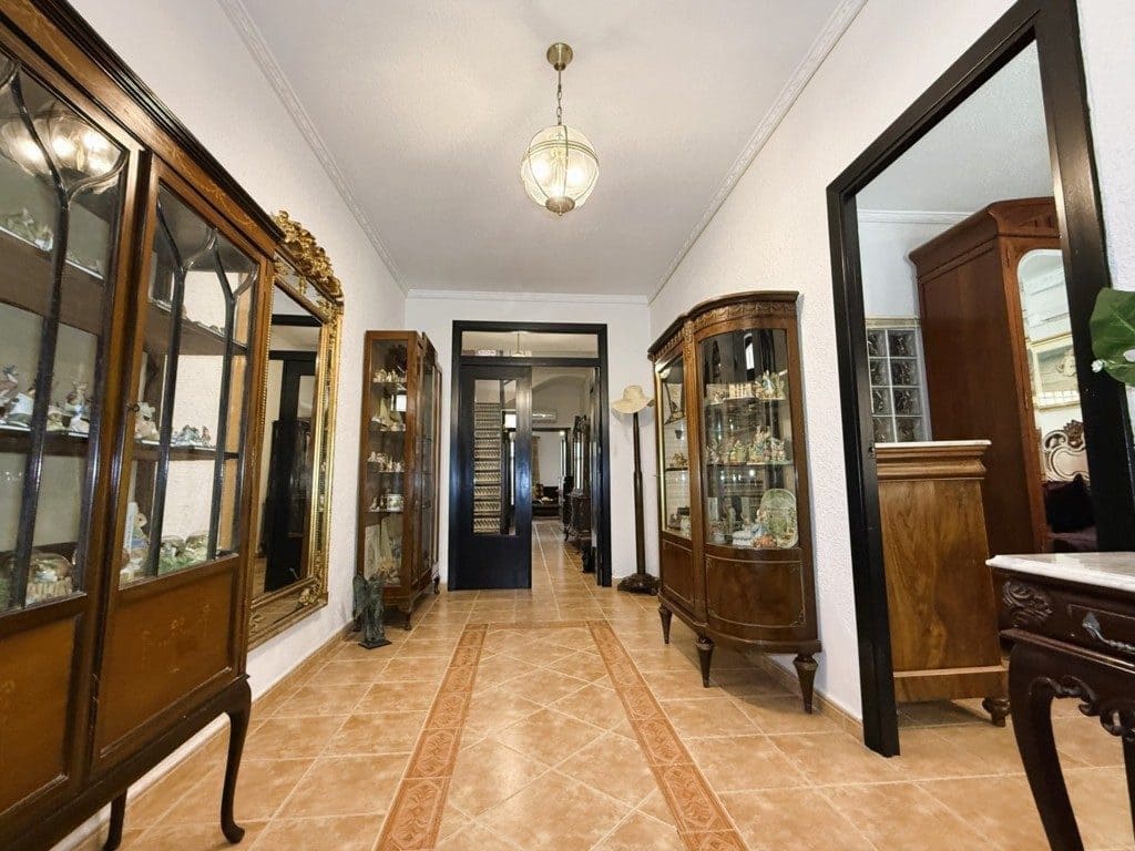Casa de 6 habitaciones en Pinoso en venta - 325.000 € (Ref: 5102493)