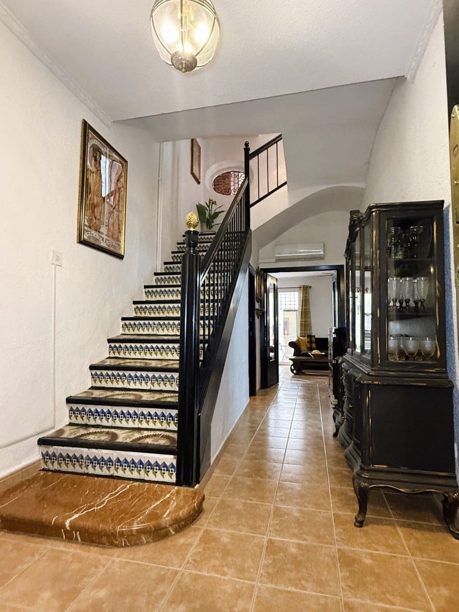 Casa de 6 habitaciones en Pinoso en venta - 325.000 € (Ref: 5102493)