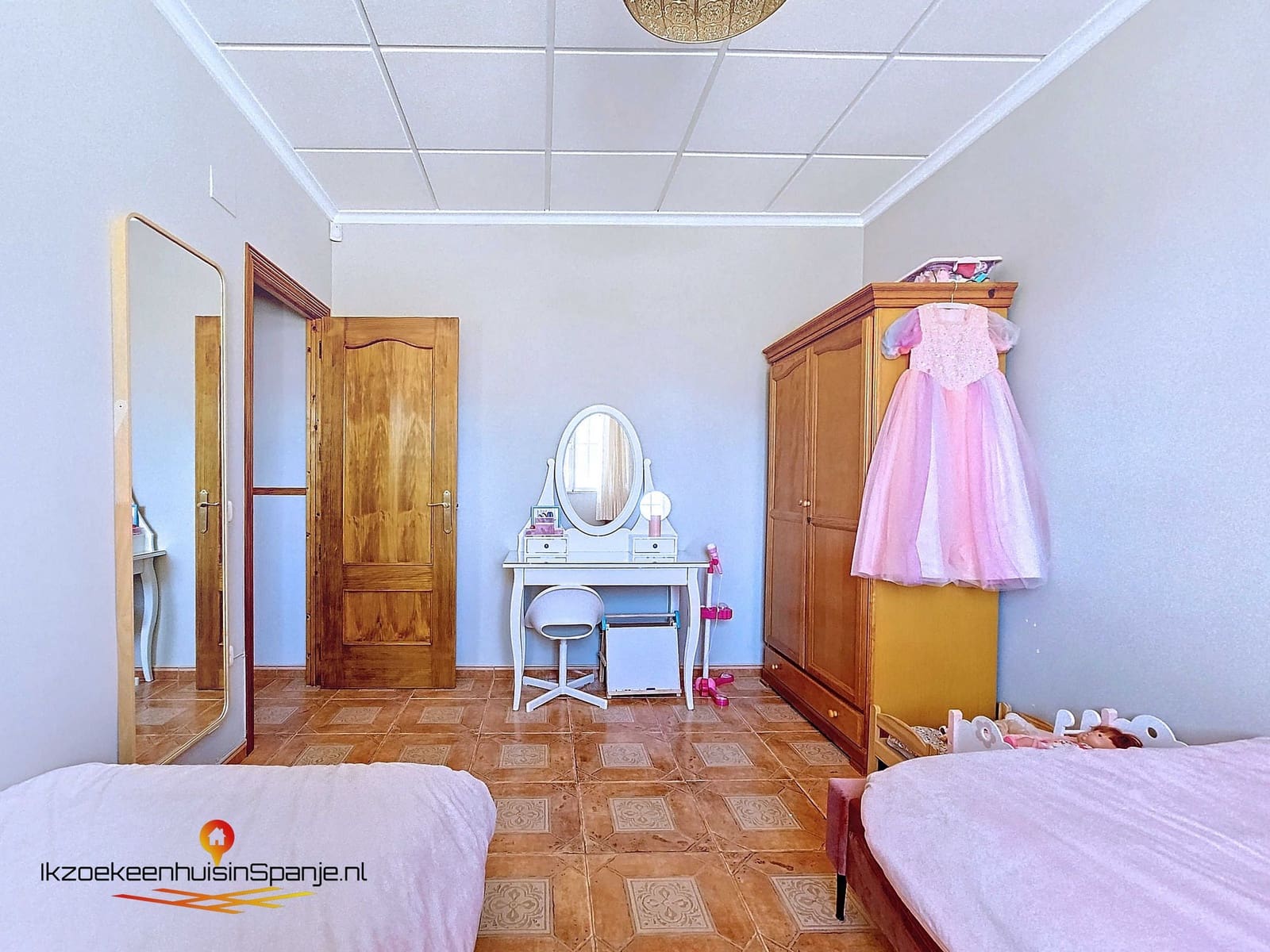 4 bedroom Villa for sale in Caudete with garage - € 209,950 (Ref: 5123177)