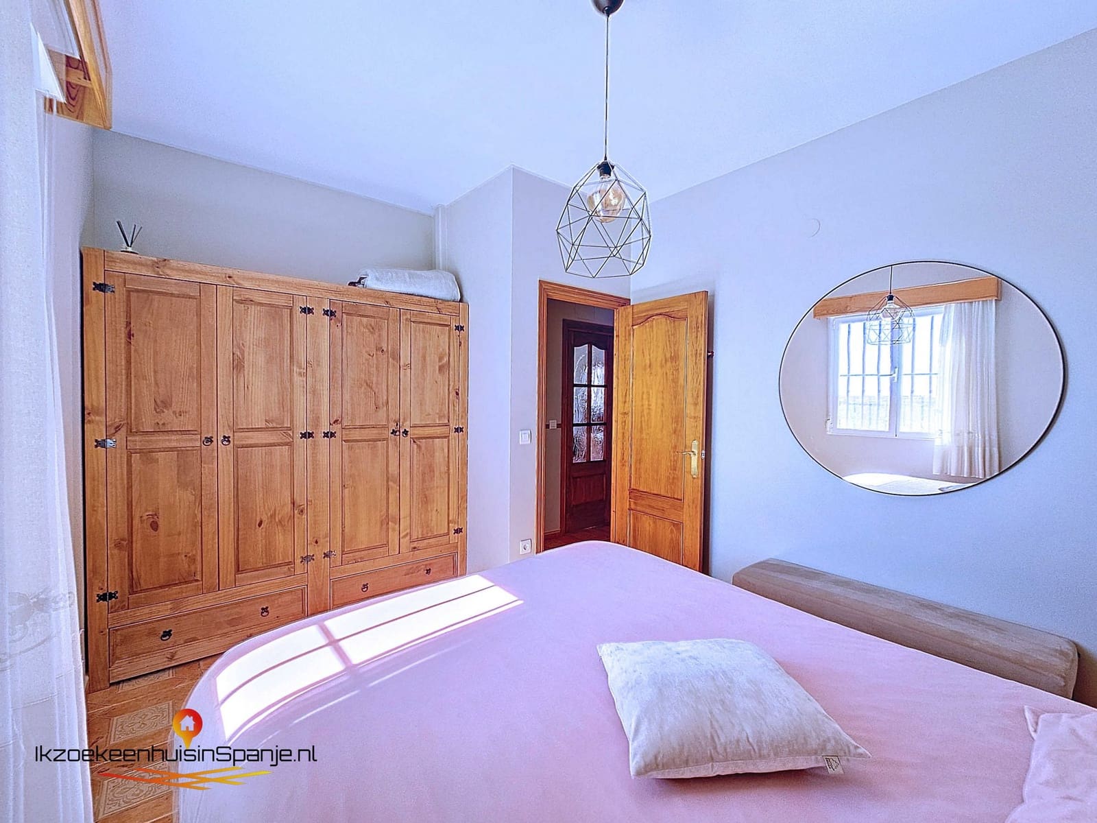 4 bedroom Villa for sale in Caudete with garage - € 209,950 (Ref: 5123177)