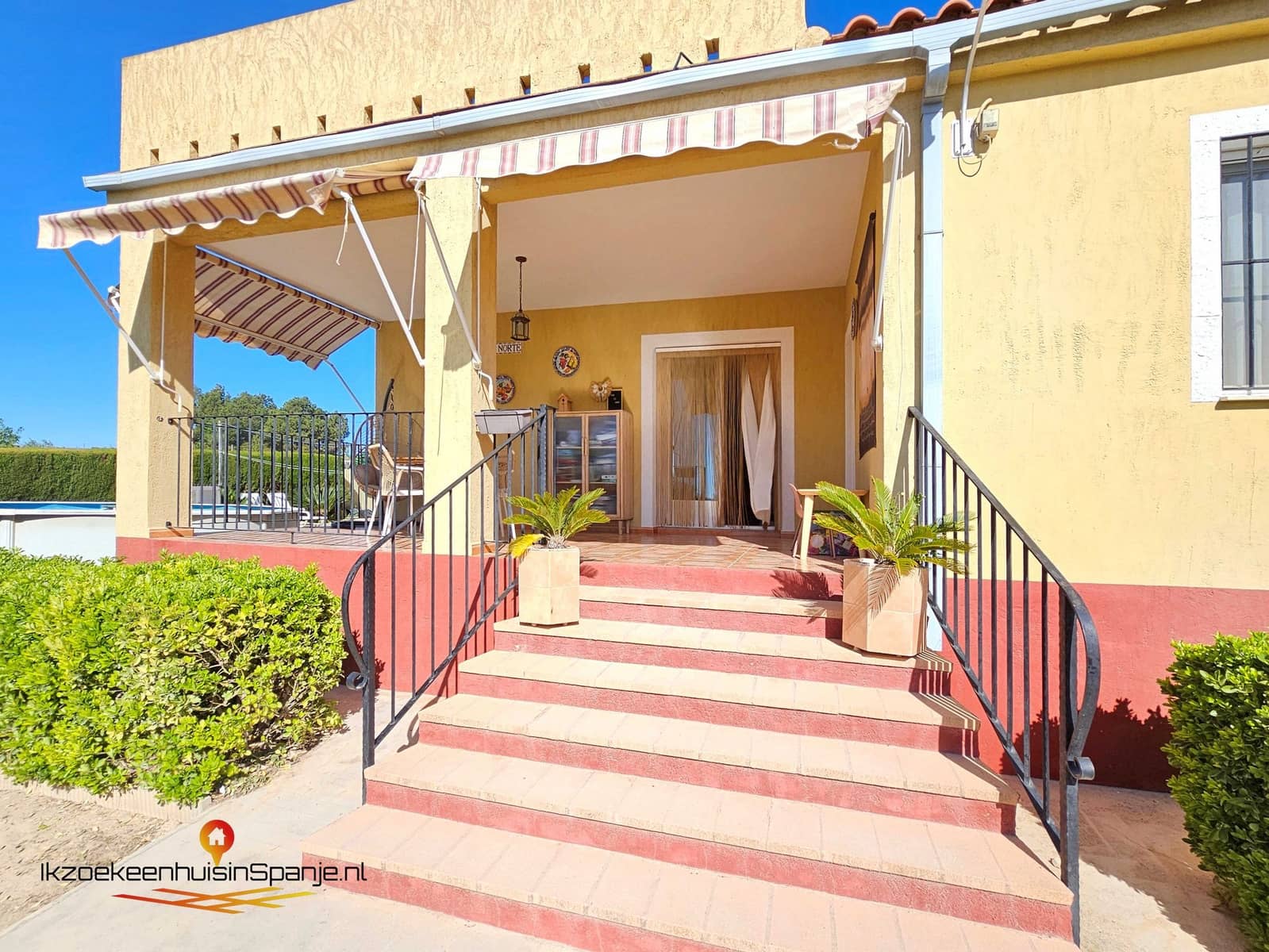 4 bedroom Villa for sale in Caudete with garage - € 209,950 (Ref: 5123177)