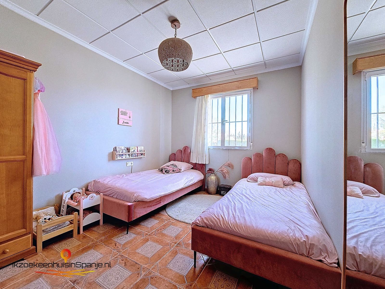 4 bedroom Villa for sale in Caudete with garage - € 209,950 (Ref: 5123177)