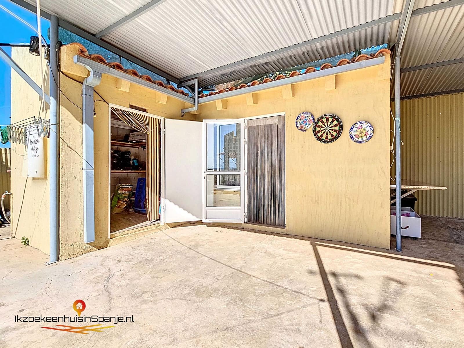 4 bedroom Villa for sale in Caudete with garage - € 209,950 (Ref: 5123177)