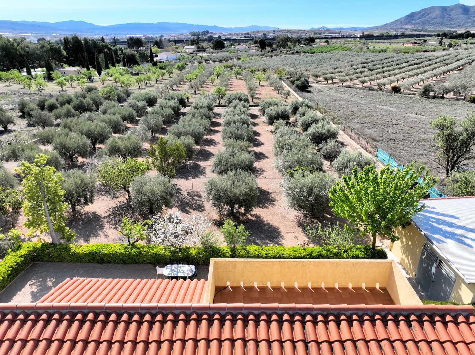 4 bedroom Villa for sale in Caudete with garage - € 209,950 (Ref: 5123177)