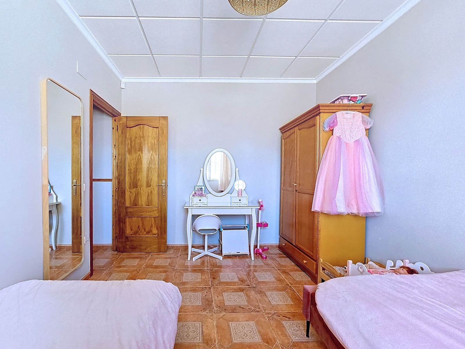 4 bedroom Villa for sale in Caudete with garage - € 209,950 (Ref: 5123177)