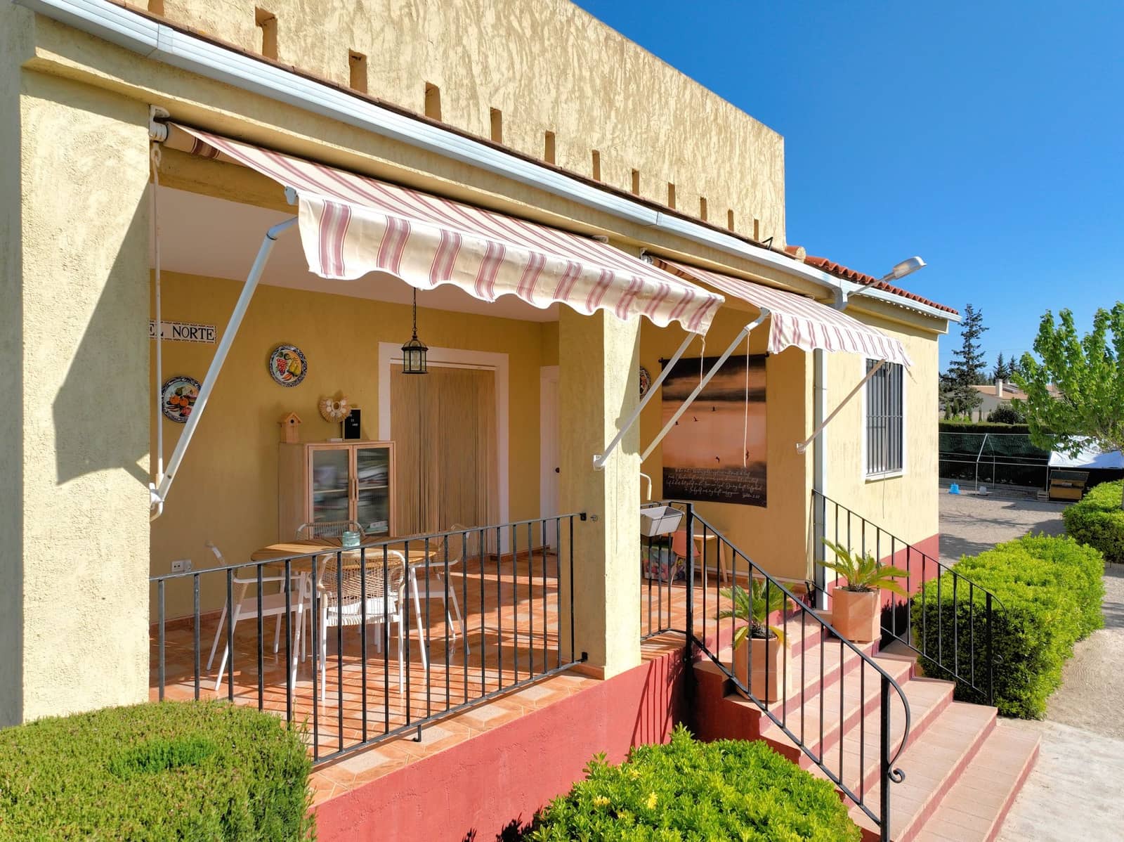 4 bedroom Villa for sale in Caudete with garage - € 209,950 (Ref: 5123177)