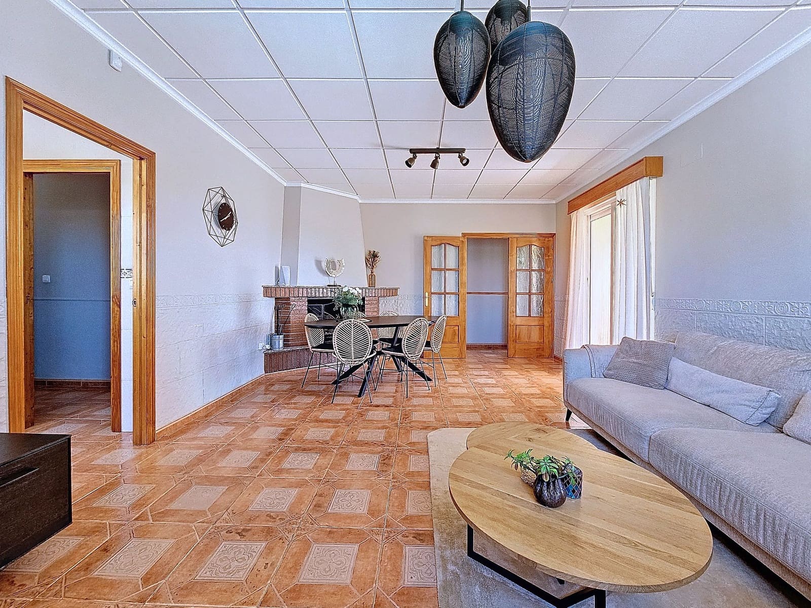 4 bedroom Villa for sale in Caudete with garage - € 209,950 (Ref: 5123177)