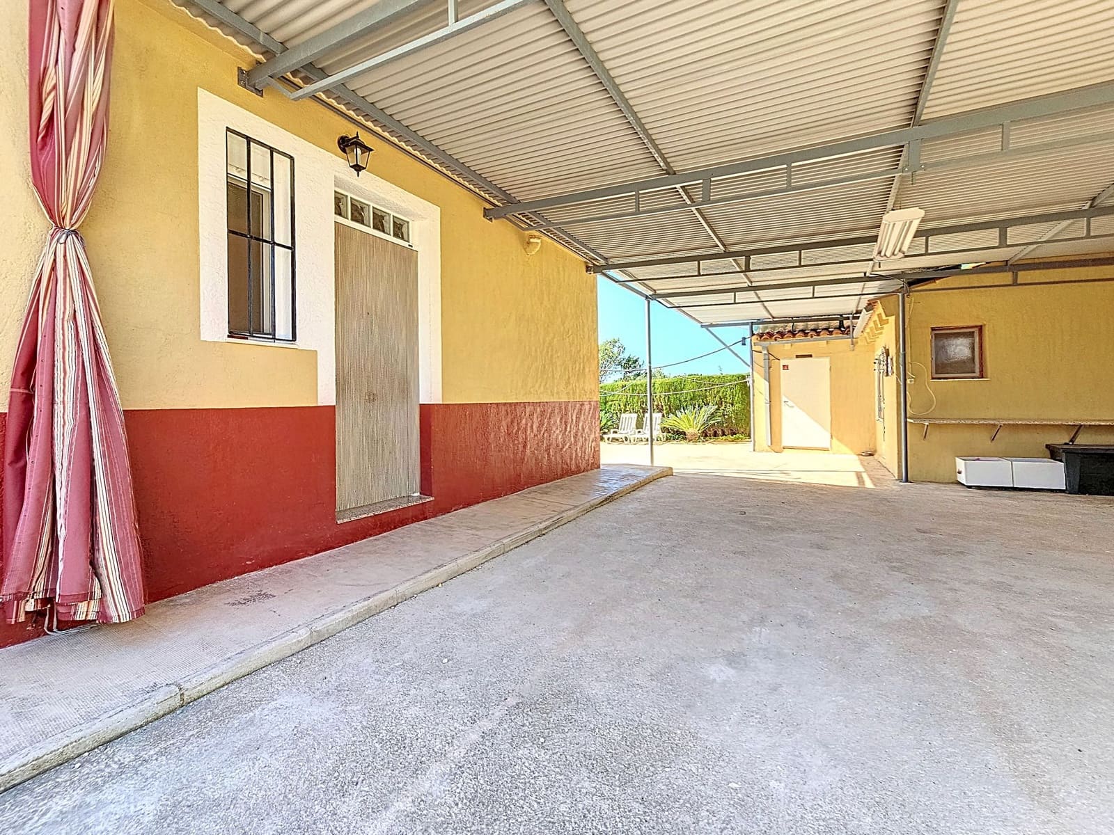 4 bedroom Villa for sale in Caudete with garage - € 209,950 (Ref: 5123177)