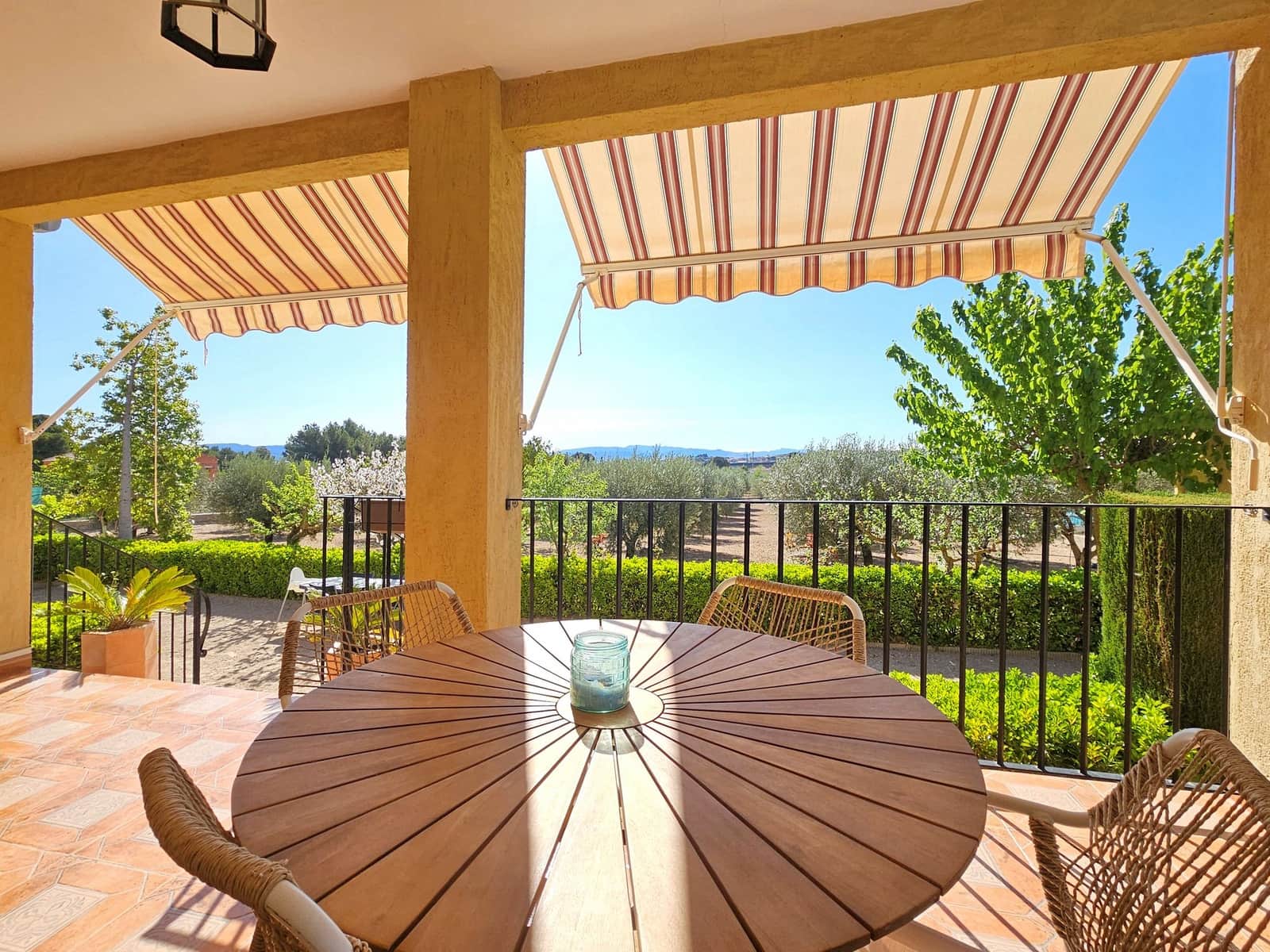 4 bedroom Villa for sale in Caudete with garage - € 209,950 (Ref: 5123177)